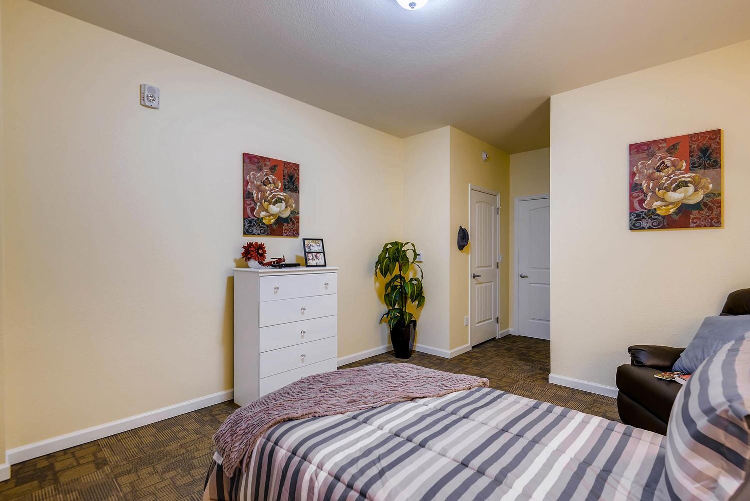 Rocky Mountain Assisted Living | Memory Care in Colorado | Lakewood Assisted Living | Wheat Ridge, Highlands Ranch, Centennial, Littleton/Lakewood, Thornton, Chestnut Hill assisted Living & Memory Care