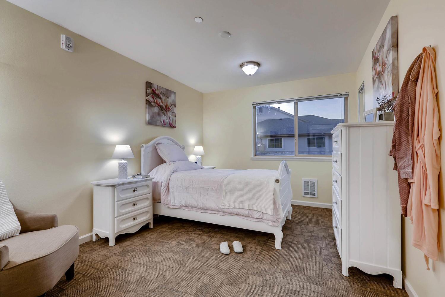 Rocky Mountain Assisted Living | Memory Care in Colorado | Lakewood Assisted Living | Wheat Ridge, Highlands Ranch, Centennial, Littleton/Lakewood, Thornton, Chestnut Hill assisted Living & Memory Care