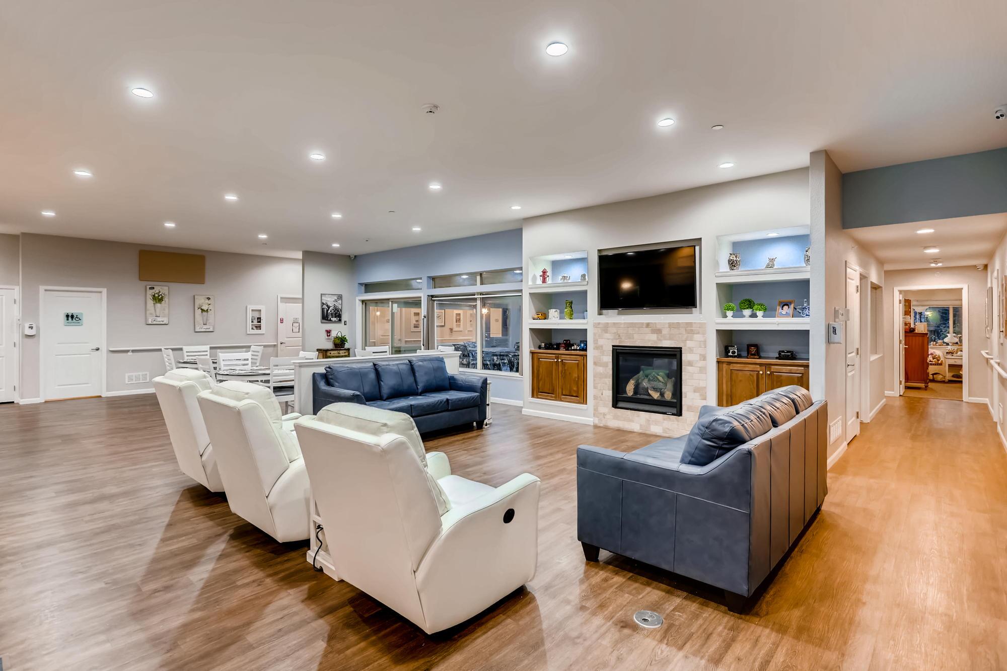 Rocky Mountain Assisted Living | Memory Care in Colorado | Lakewood Assisted Living | Wheat Ridge, Highlands Ranch, Centennial, Littleton/Lakewood, Thornton, Chestnut Hill assisted Living & Memory Care