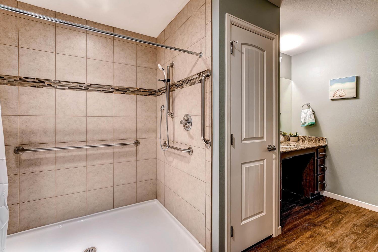 7975 West Quincy Ave Denver CO large 022 18 Bathroom 1500x1000 72dpi