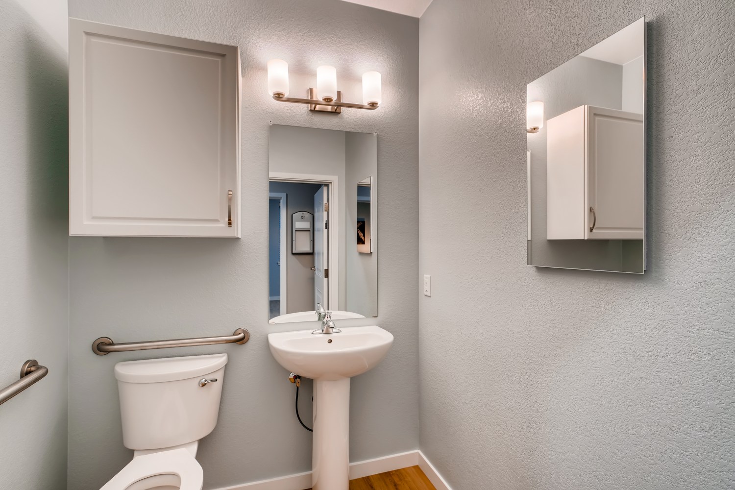 990 Saulsbury Street Lakewood CO Web Quality 014 17 Bathroom