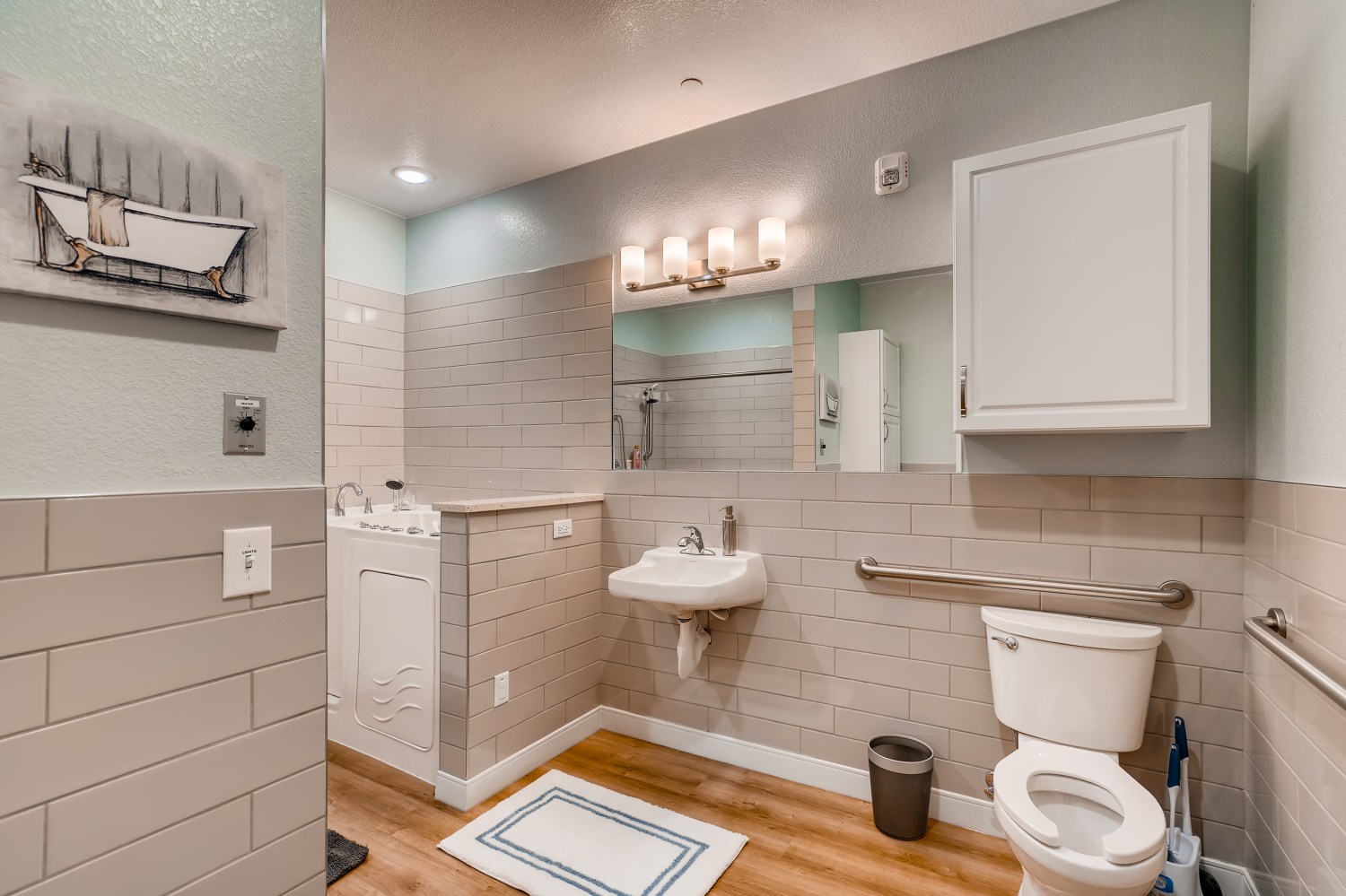 990 Saulsbury Street Lakewood CO Web Quality 017 23 Bathroom