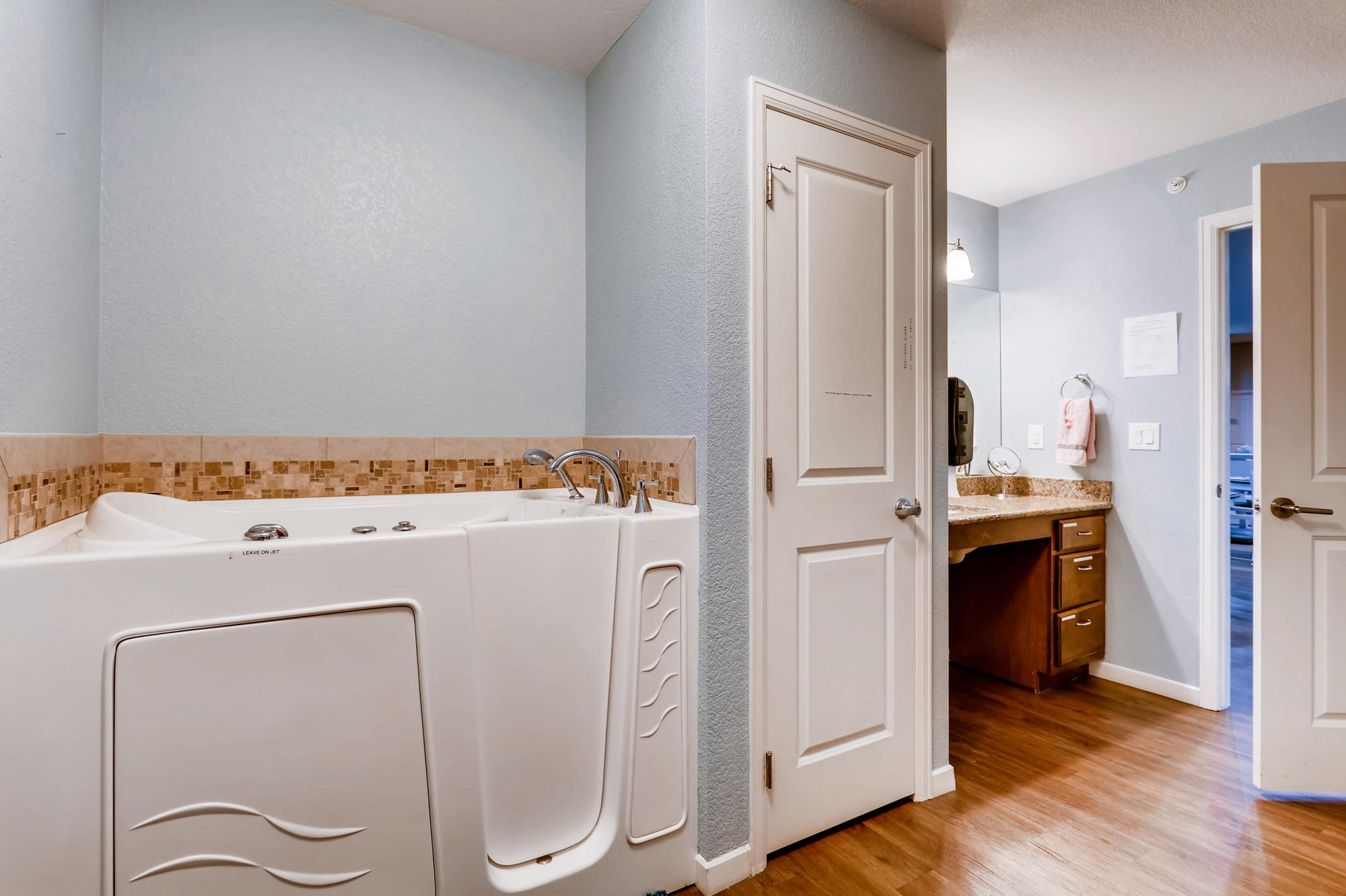 Rocky Mountain Assisted Living | Memory Care in Colorado | Lakewood Assisted Living | Wheat Ridge, Highlands Ranch, Centennial, Littleton/Lakewood, Thornton, Chestnut Hill assisted Living & Memory Care