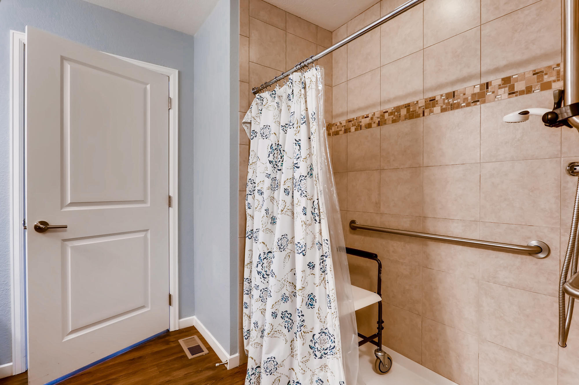 Rocky Mountain Assisted Living | Memory Care in Colorado | Lakewood Assisted Living | Wheat Ridge, Highlands Ranch, Centennial, Littleton/Lakewood, Thornton, Chestnut Hill assisted Living & Memory Care