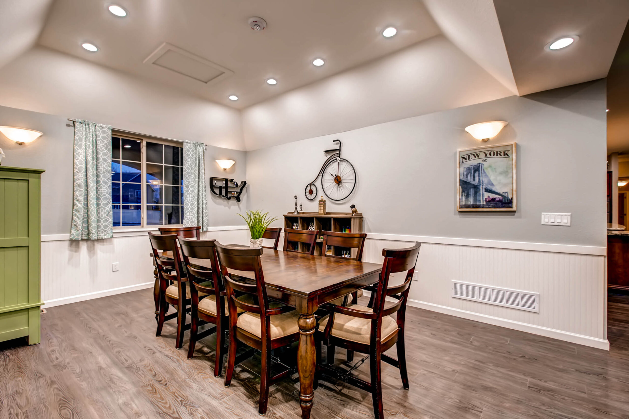 6824 Chestnut Hill St print 016 14 Breakfast Area 2700x1799 300dpi