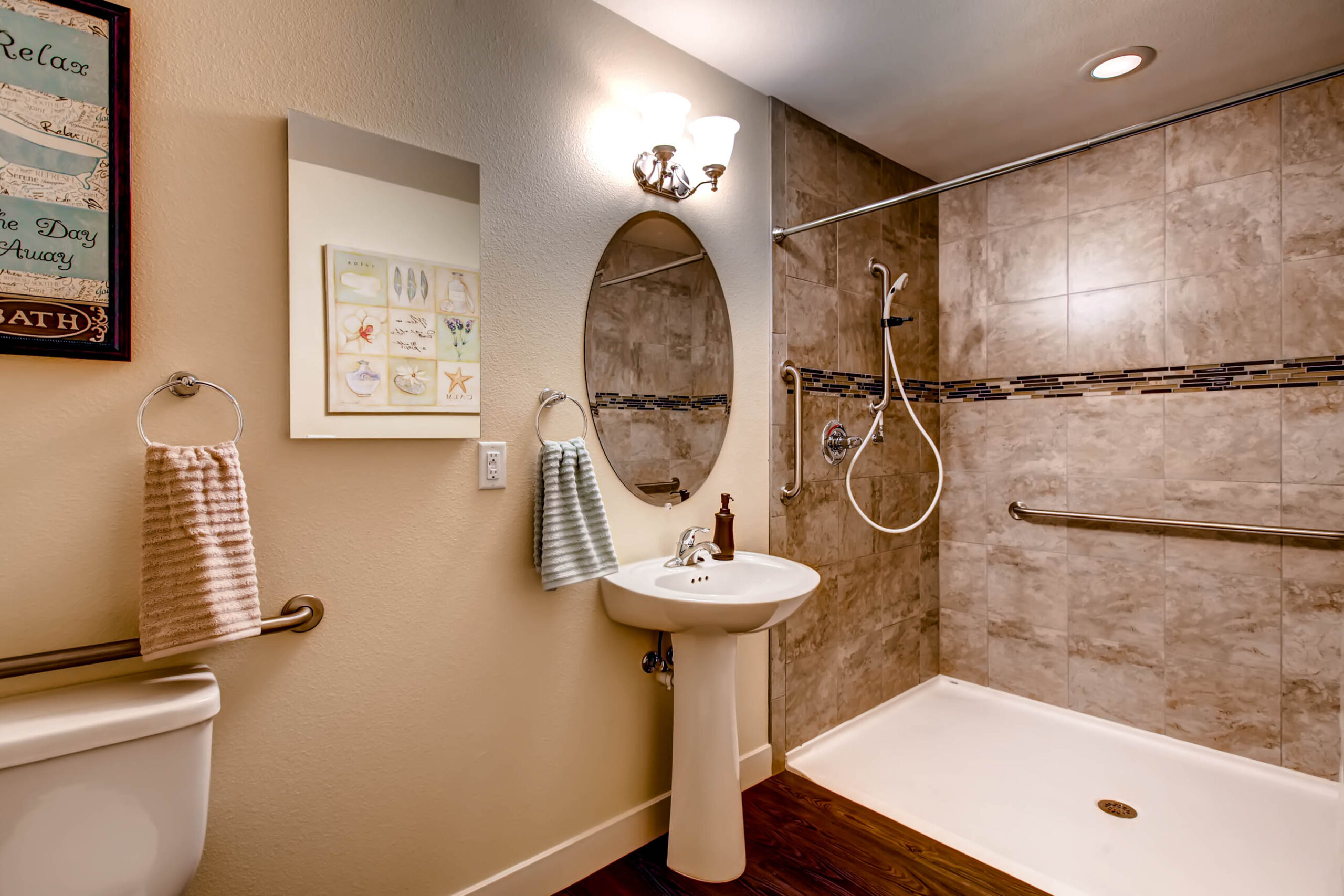 6824 Chestnut Hill St print 025 21 Bathroom 2700x1800 300dpi