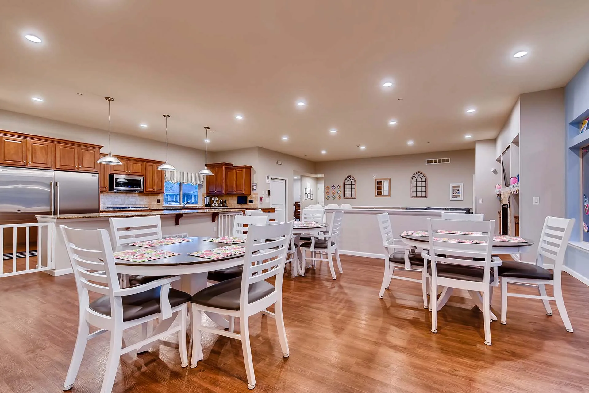 Memory care breakfast area in Lakewood, CO