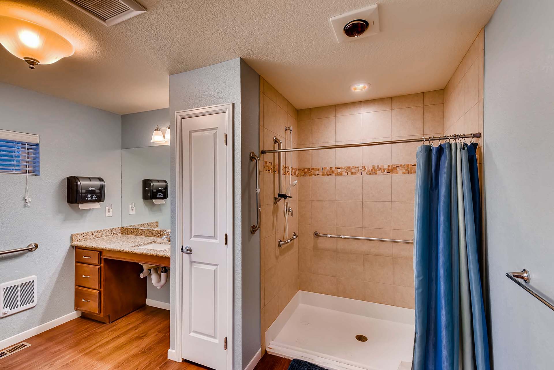 Memory care bathroom in Lakewood, CO