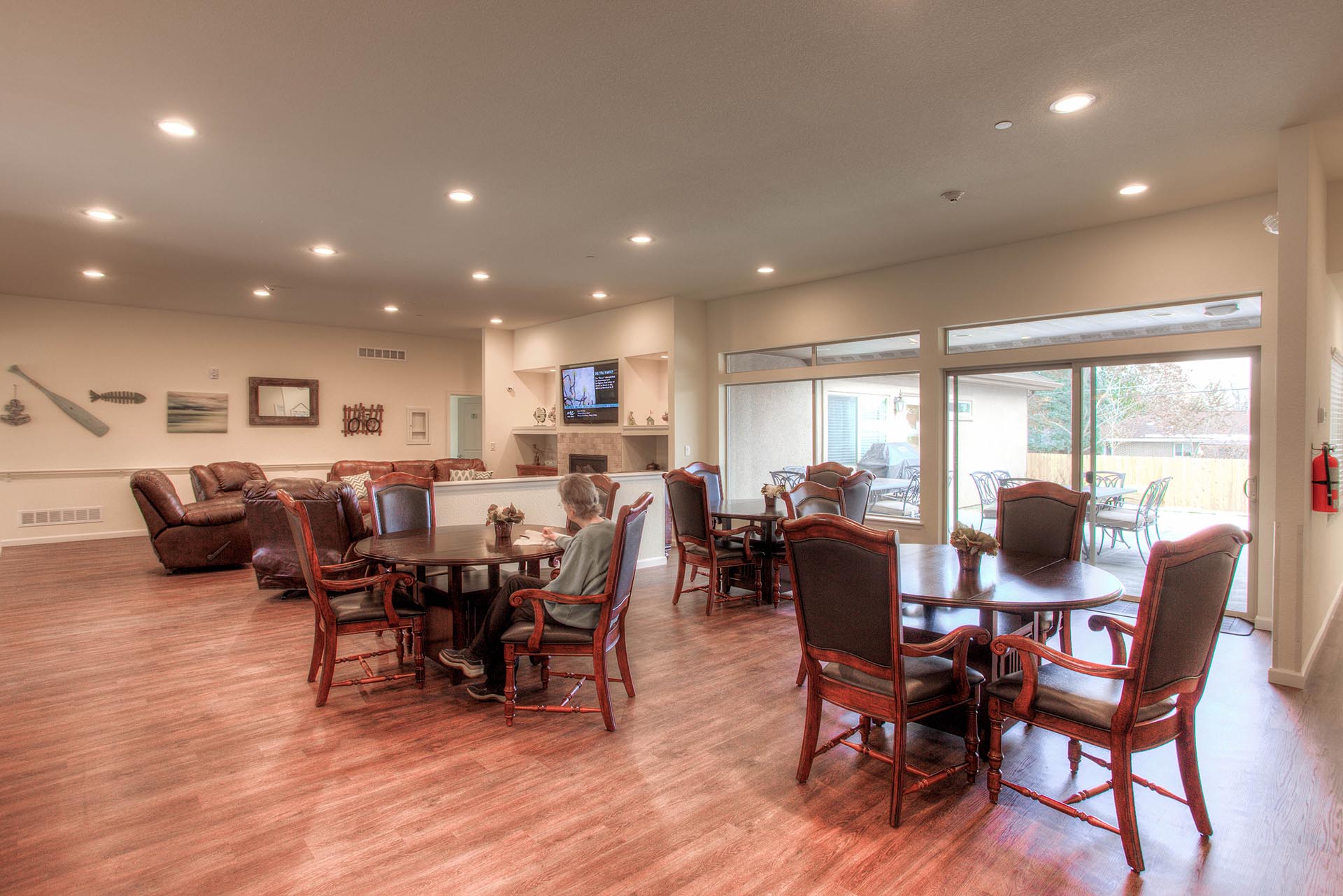 Memory care dining area in Lakewood, CO