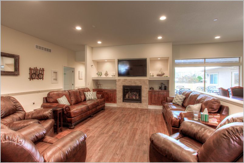 Living room at a Rocky Mountain Assisted Living and Memory Care home