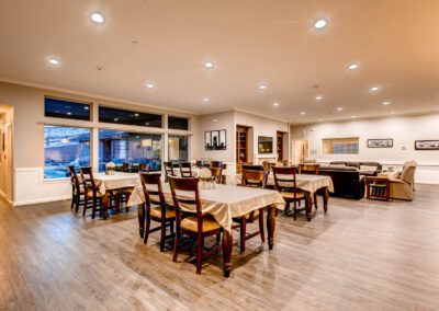 Memory care dining room in Highlands Ranch, CO