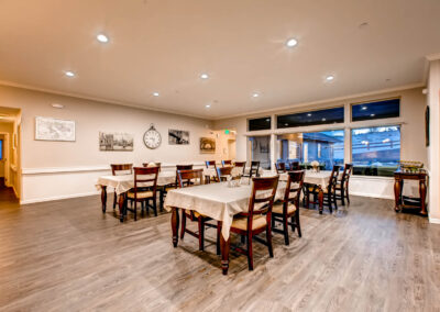 Memory care dining room in Highlands Ranch, CO