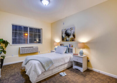 Assisted living and memory care bedroom in Wheat Ridge, CO