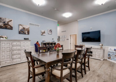 Assisted living and memory care craft room in Wheat Ridge, CO