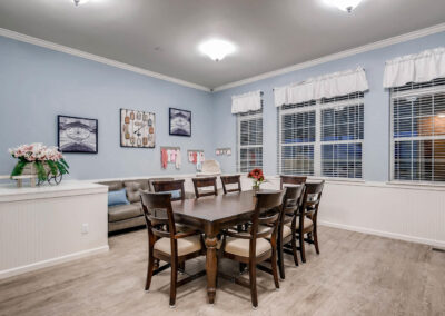 Assisted living and memory care craft room in Wheat Ridge, CO