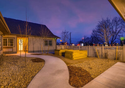 Assisted living and memory care community patio in Wheat Ridge, CO