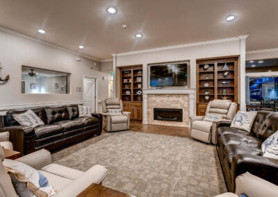 Assisted living and memory care living room in Lakewood, CO