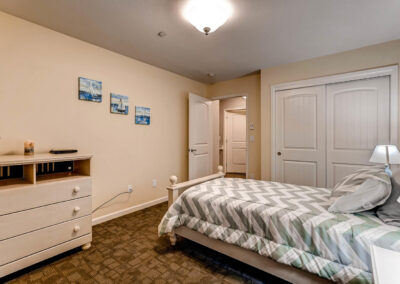Assisted living and memory care bedroom in Lakewood, CO