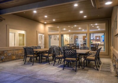 Assisted living and memory care community patio in Lakewood, CO