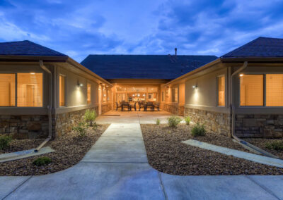 Assisted living and memory care community patio in Lakewood, CO
