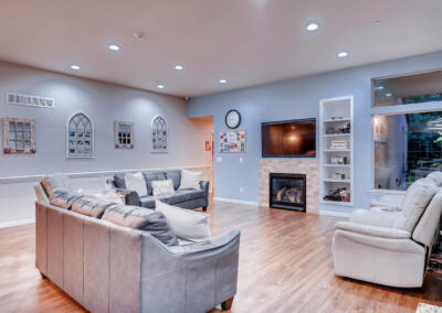 Assisted living living room in Lakewood, CO