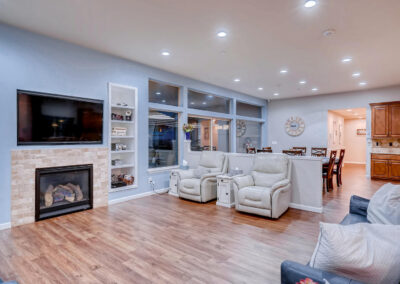 Assisted living living room in Lakewood, CO
