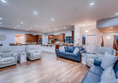 Assisted living living room in Lakewood, CO