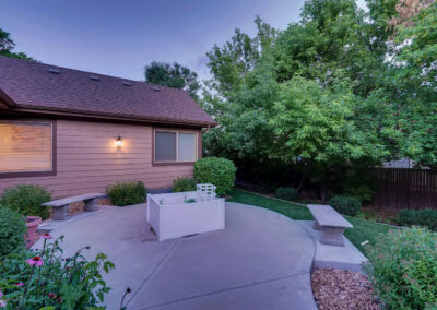 Assisted living community patio in Lakewood, CO