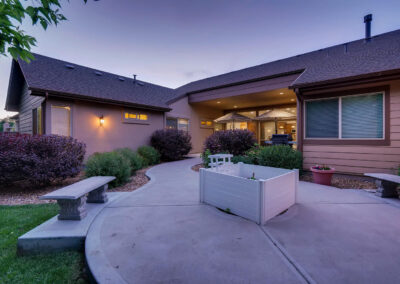 Assisted living community patio in Lakewood, CO