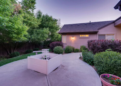 Assisted living community patio in Lakewood, CO