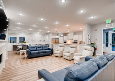 Memory care living room in Lakewood, CO