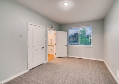 Memory care bedroom in Lakewood, CO