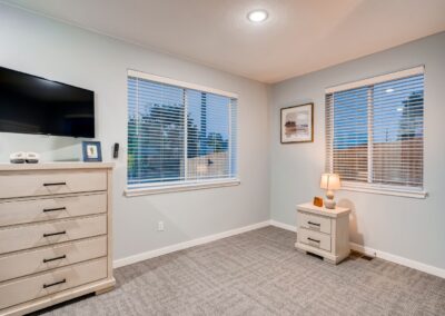 Memory care bedroom in Lakewood, CO