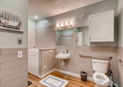 Memory care bathroom in Lakewood, CO