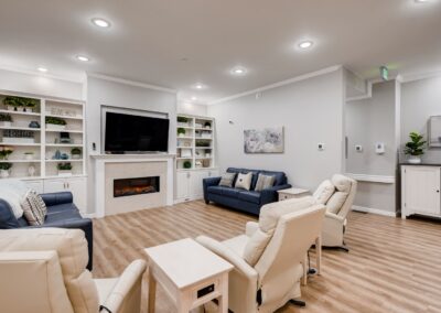 Assisted living living room in Lakewood, CO