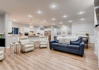 Assisted living living room in Lakewood, CO