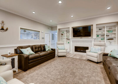 Assisted living and memory care living room in Thornton, CO
