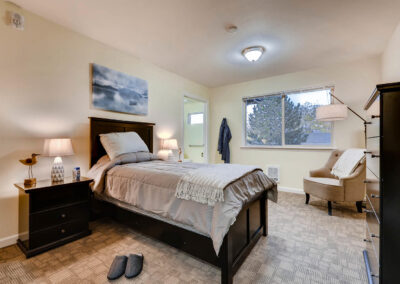 Assisted living and memory care bedroom in Thornton, CO