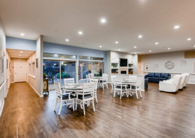Memory care dining room in Centennial, CO